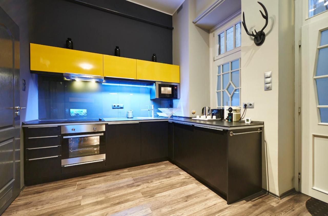 Central Location Yellow-Black Apartment Budapest Exteriör bild