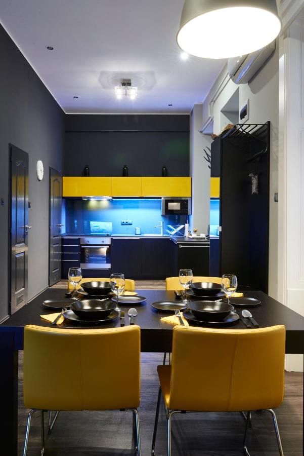 Central Location Yellow-Black Apartment Budapest Exteriör bild