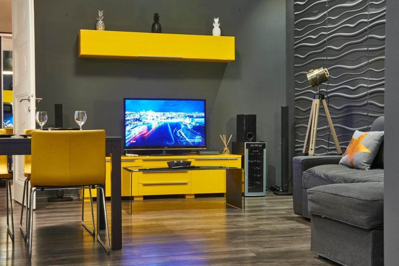 Central Location Yellow-Black Apartment Budapest Exteriör bild