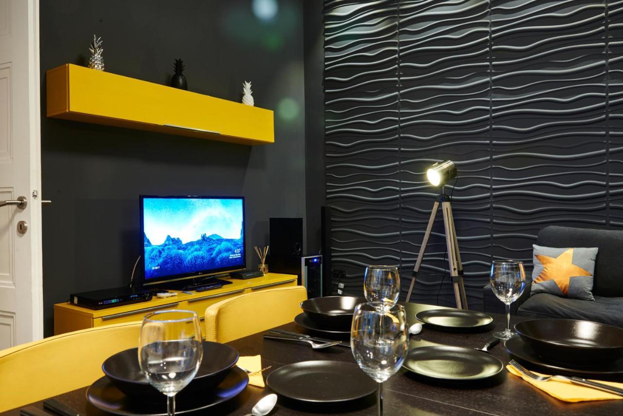 Central Location Yellow-Black Apartment Budapest Exteriör bild