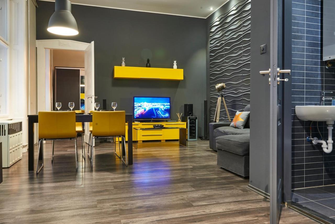 Central Location Yellow-Black Apartment Budapest Exteriör bild